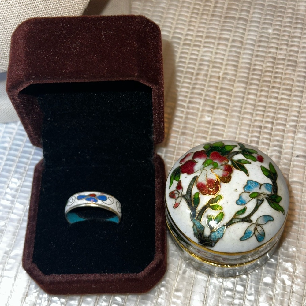 Elegant White and Blue Cloisonné Ring Size 6 with Vintage Trinket - Rare Find